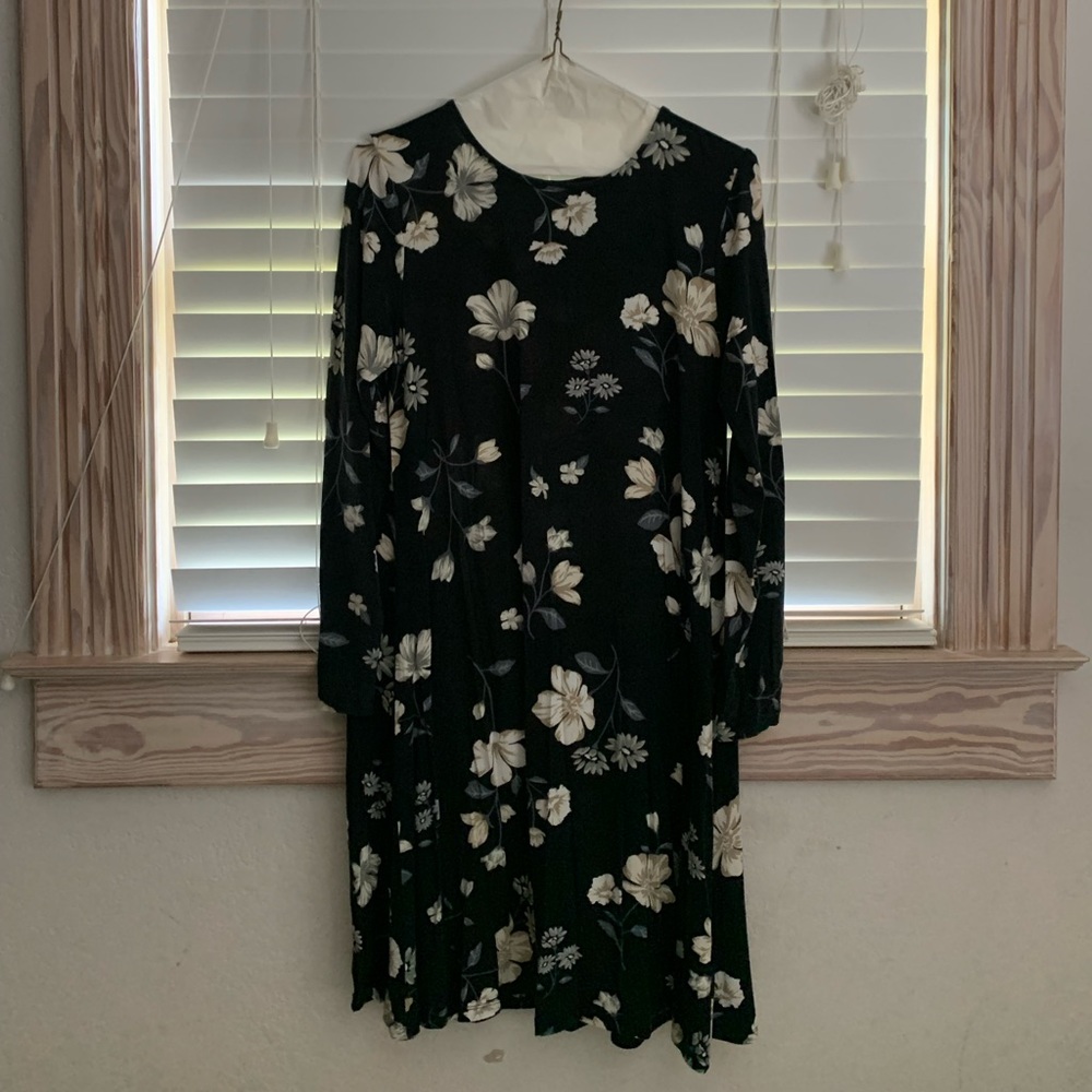 Black and White floral T-shirt dress